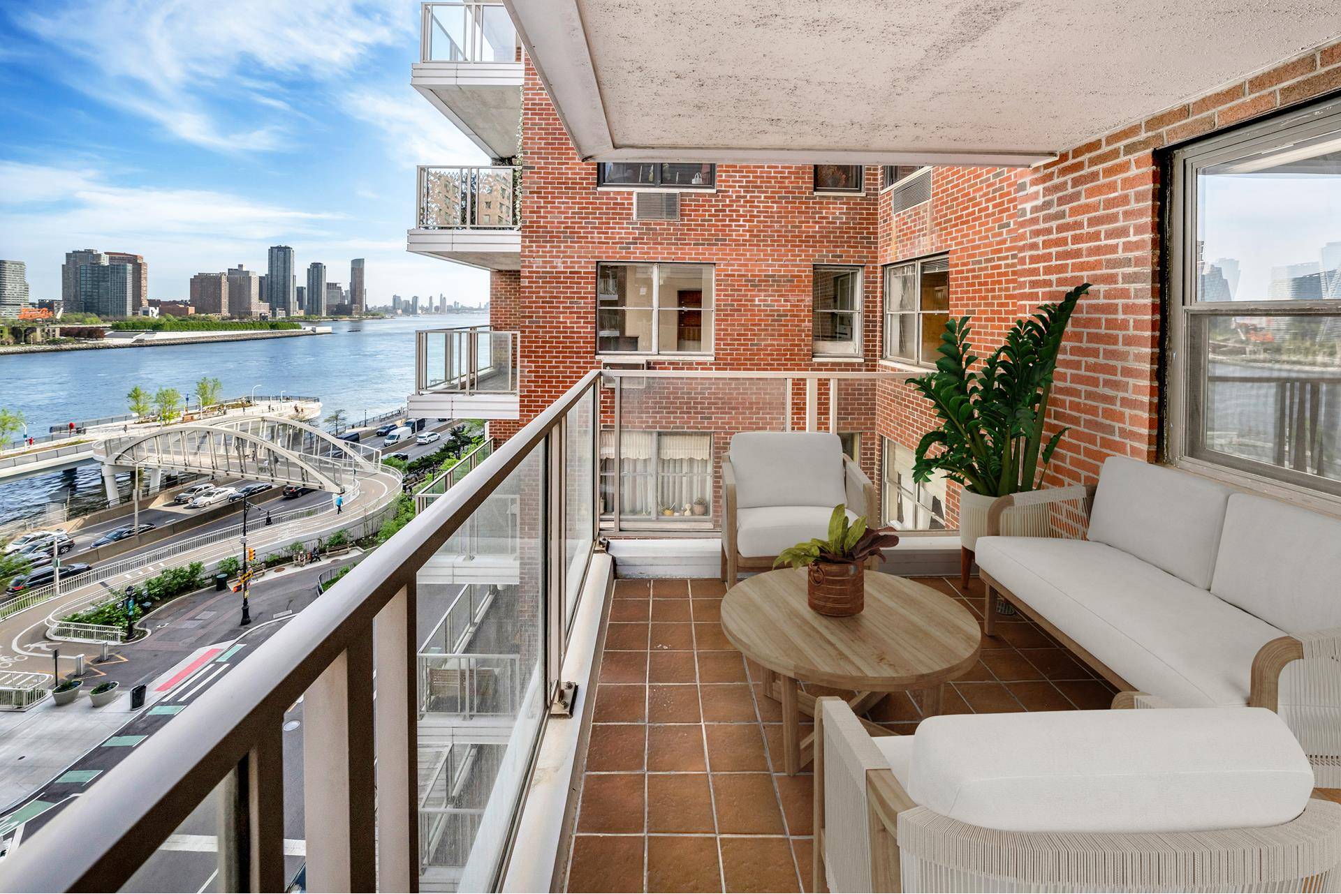 Manhattan, NY 10022,50 SUTTON Place S #8G