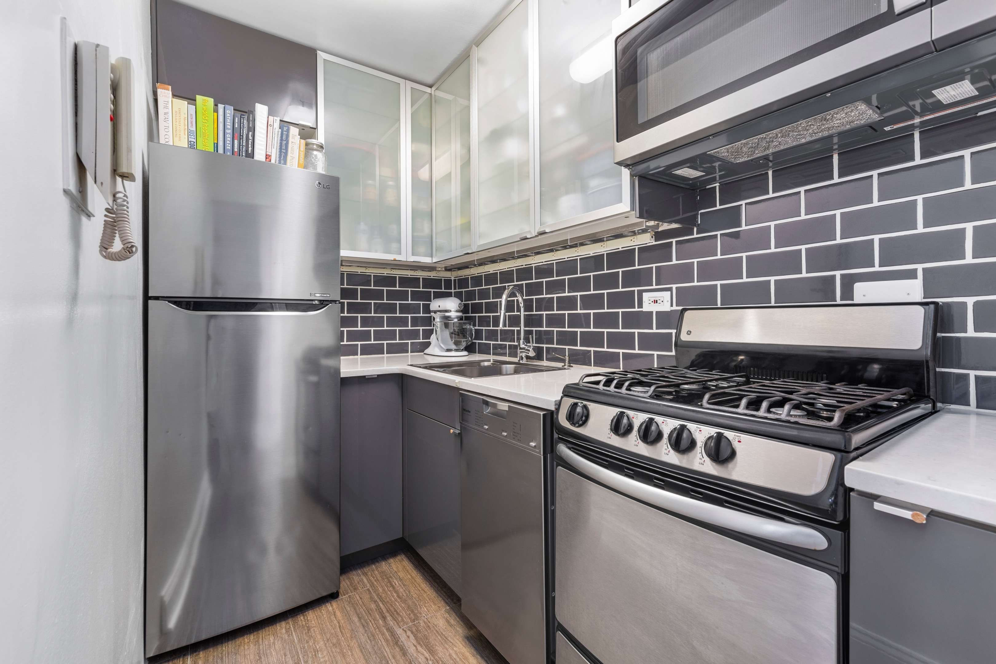 Manhattan, NY 10011,10 W 15th Street #927