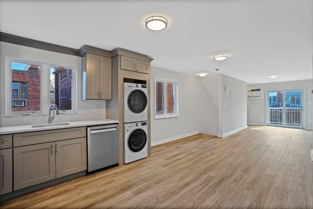 Queens, NY 11379,69-23 62nd Drive