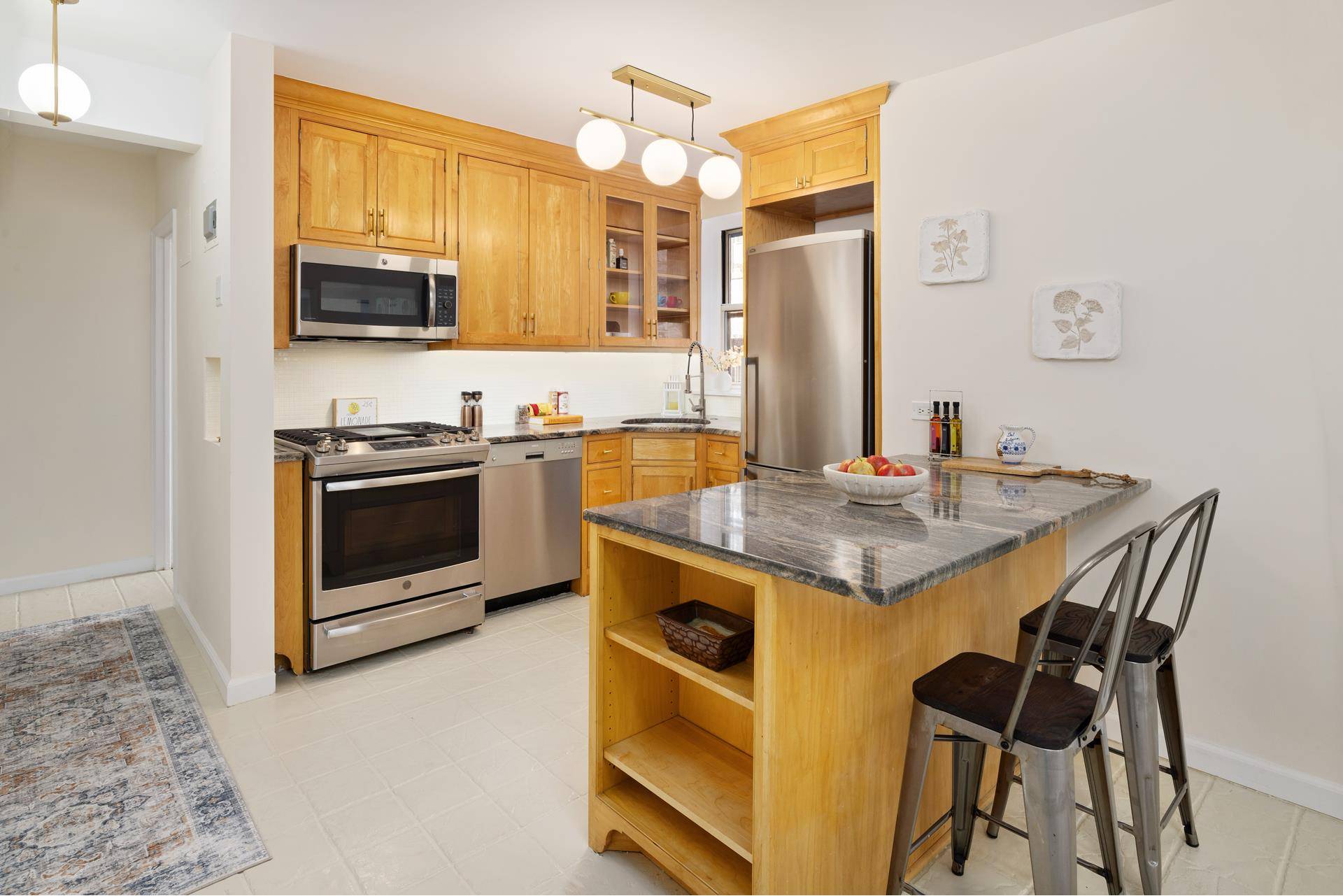 Manhattan, NY 10034,25 INDIAN Road #4G