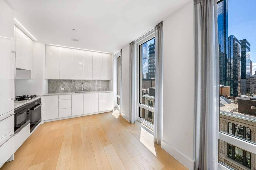 Manhattan, NY 10023,15 W 61st Street #16D
