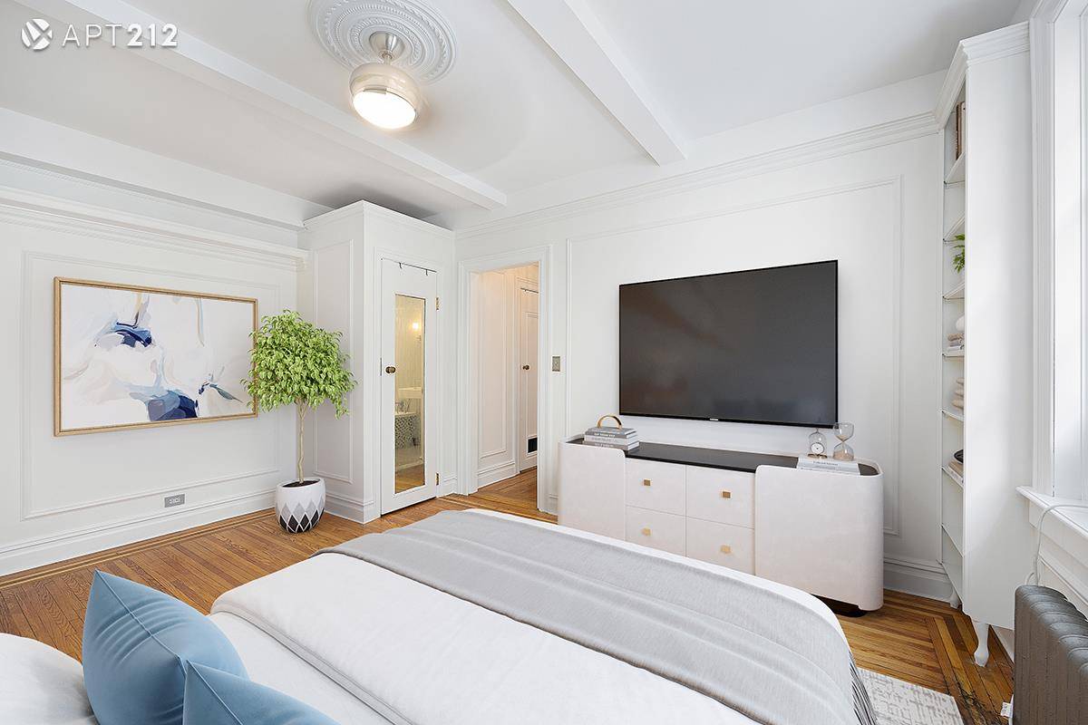 Manhattan, NY 10023,28 W 69th Street #4-B