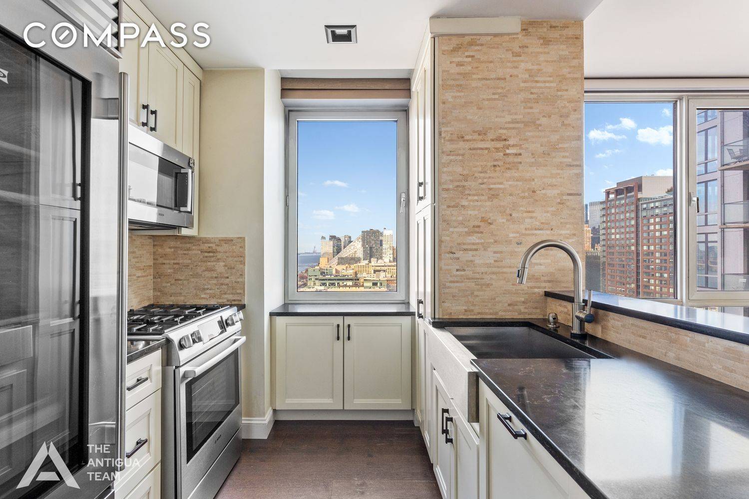 Manhattan, NY 10036,635 W 42nd Street #23E
