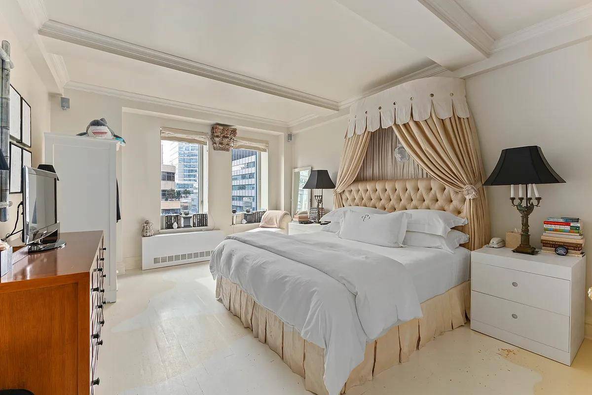 Manhattan, NY 10022,502 PARK Avenue #14C