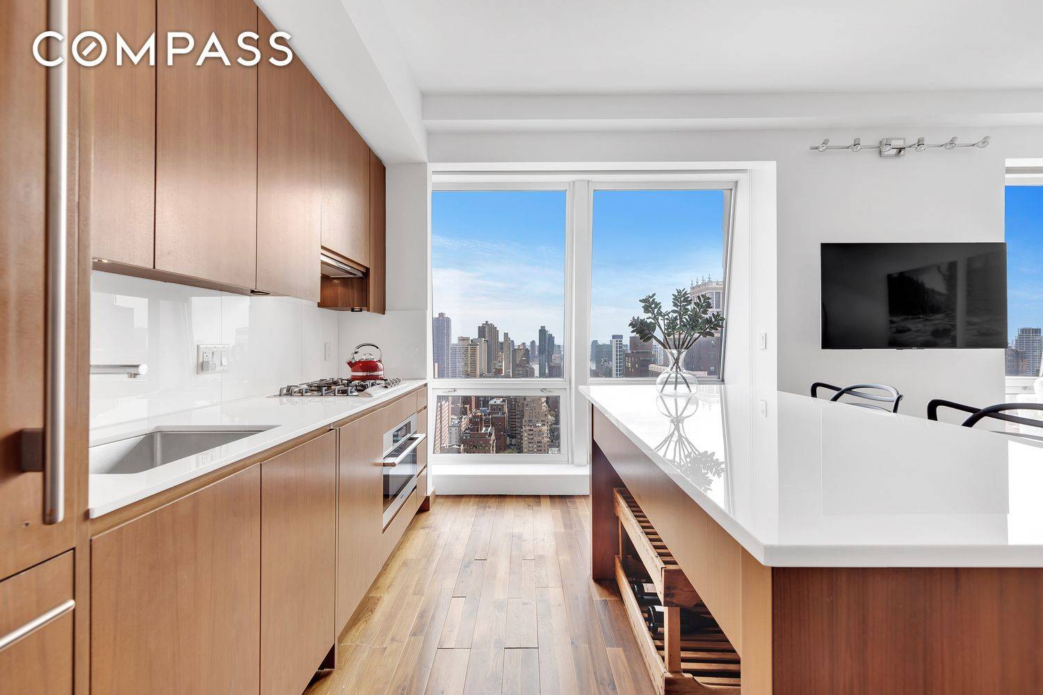 Manhattan, NY 10018,400 5th Avenue #33B