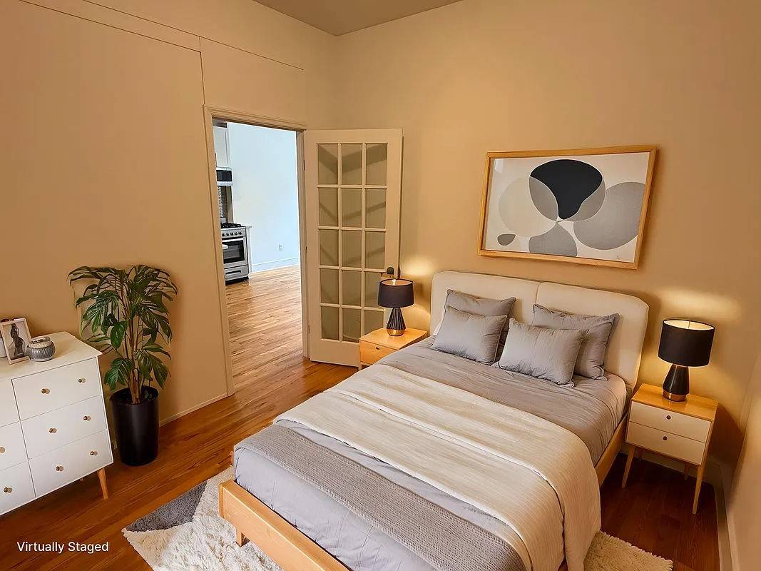 Manhattan, NY 10036,639 10th Avenue #2A