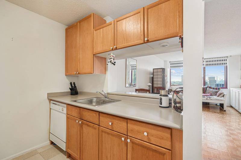Queens, NY 11109,4-74 48th Avenue #38-H