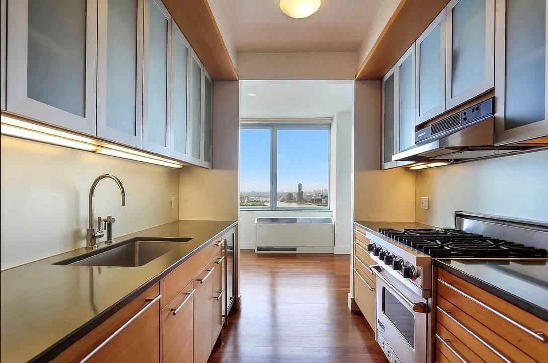 Manhattan, NY 10004,30 WEST Street #20F