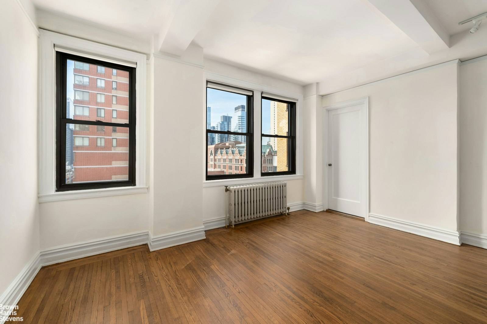 Manhattan, NY 10019,457 W 57TH Street #1016