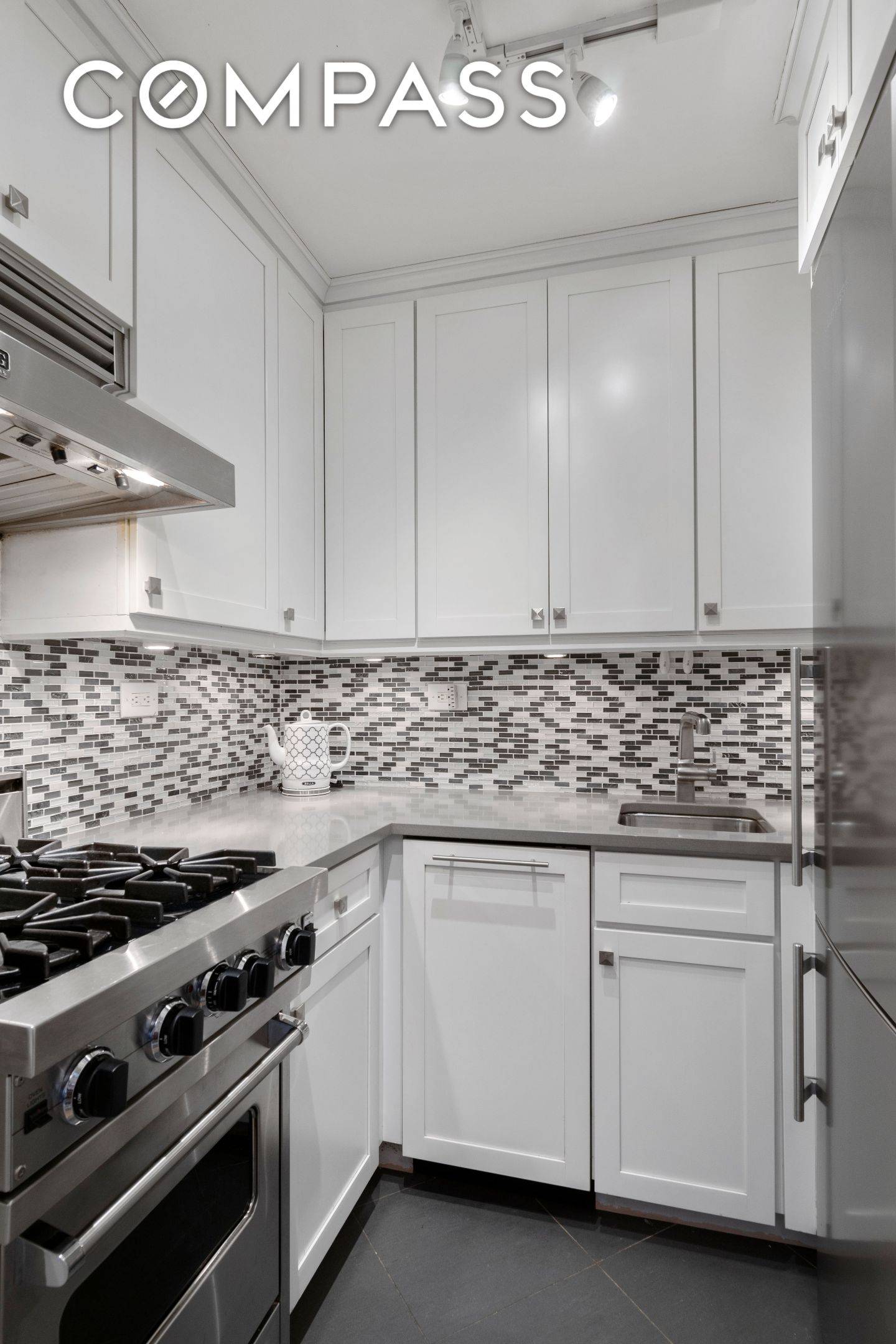 Manhattan, NY 10016,200 E 27th Street #2V