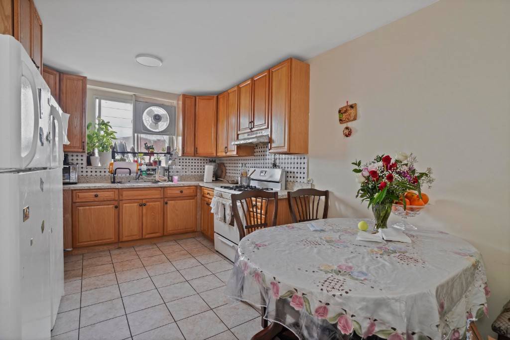 Brooklyn, NY 11223,1890 W 6th Street
