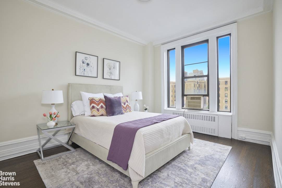 Manhattan, NY 10028,970 PARK Avenue #8N