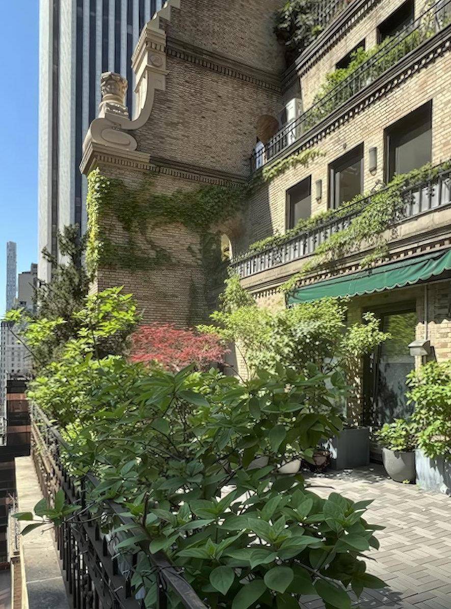 Manhattan, NY 10022,480 PARK Avenue #15E