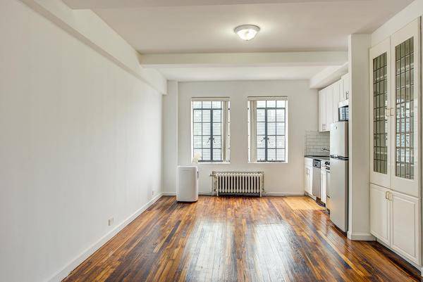 Manhattan, NY 10017,45 Tudor City Place #2002