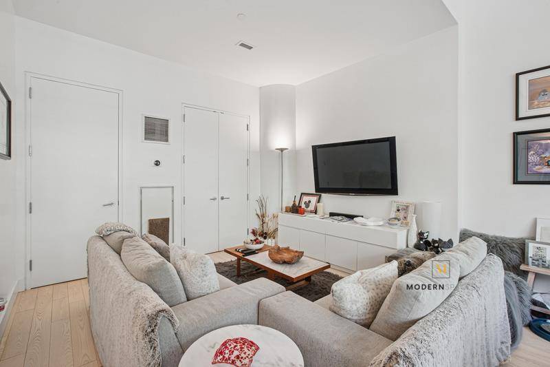 Queens, NY 11101,27-28 Thomson Avenue #135