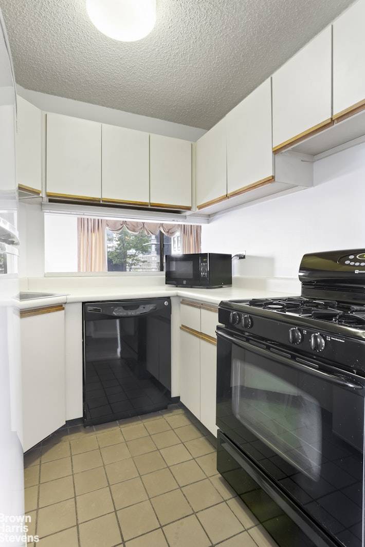 Manhattan, NY 10023,30 W 61ST Street #8D