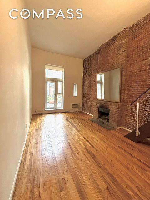 Manhattan, NY 10011,223 W 14th Street #1B