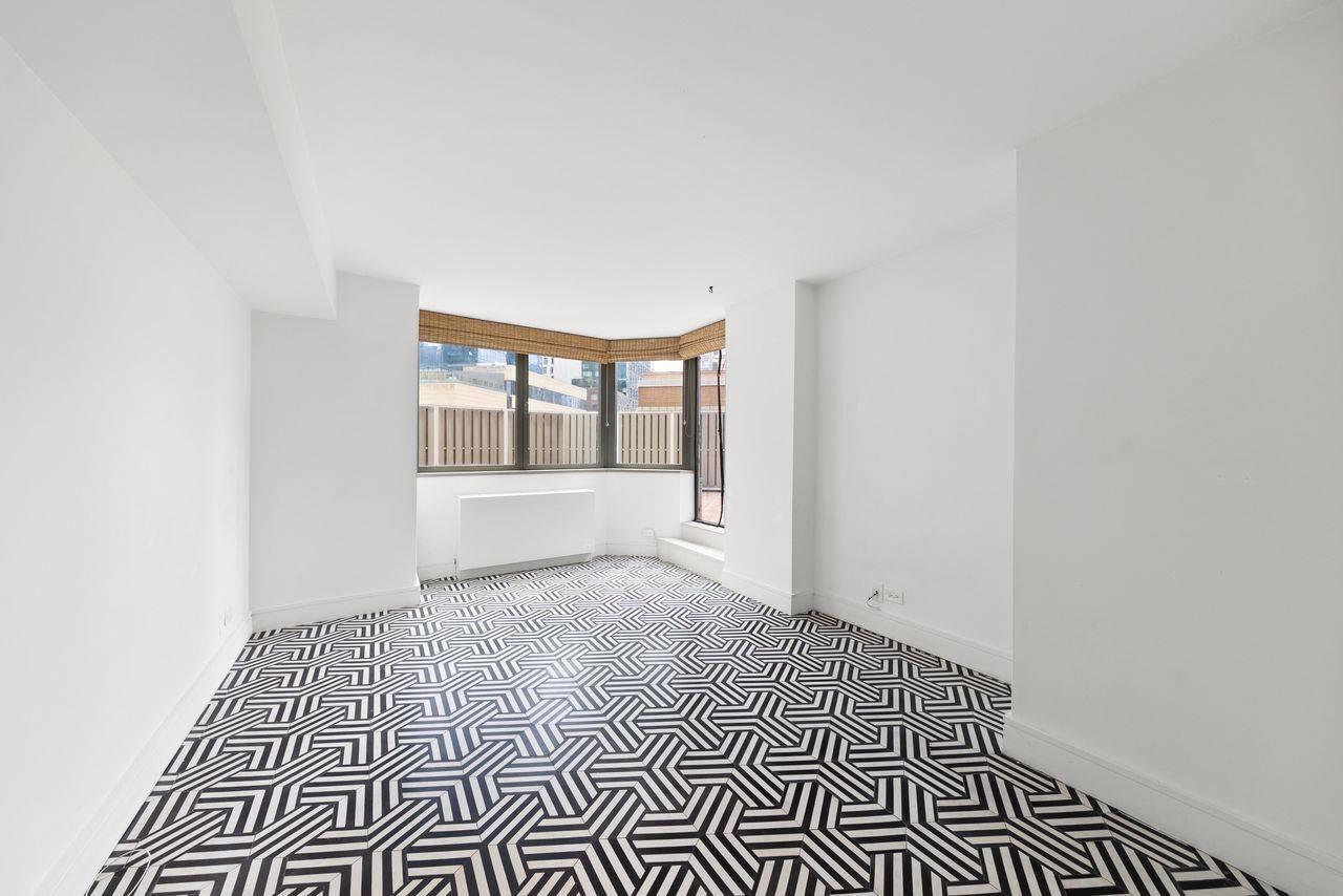 Manhattan, NY 10036,500 W 43rd Street #3C