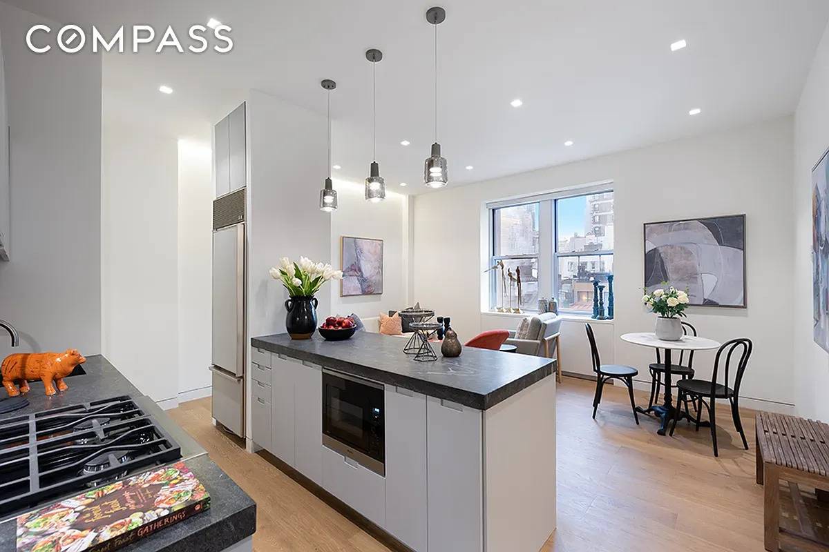 Manhattan, NY 10065,26 E 63rd Street #6B