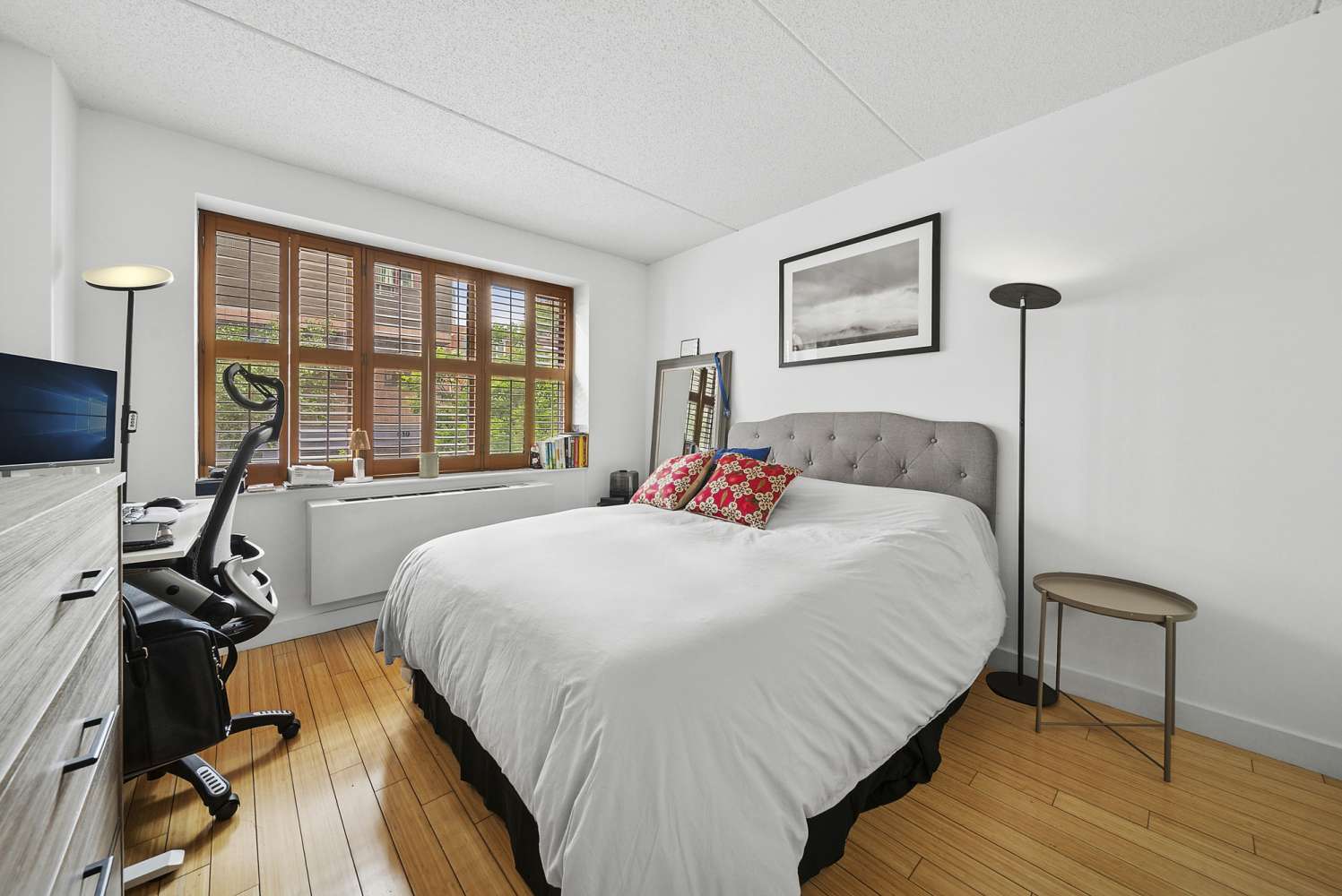 Manhattan, NY 10036,516 W 47TH Street #S2M