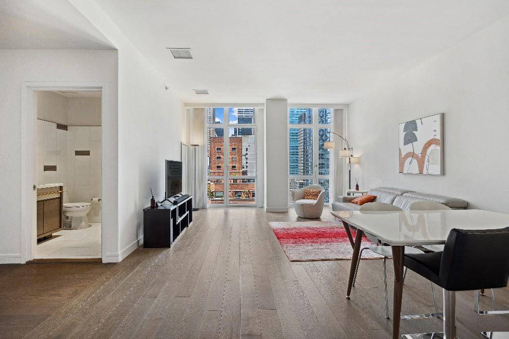 Manhattan, NY 10022,305 E 51st Street #20B
