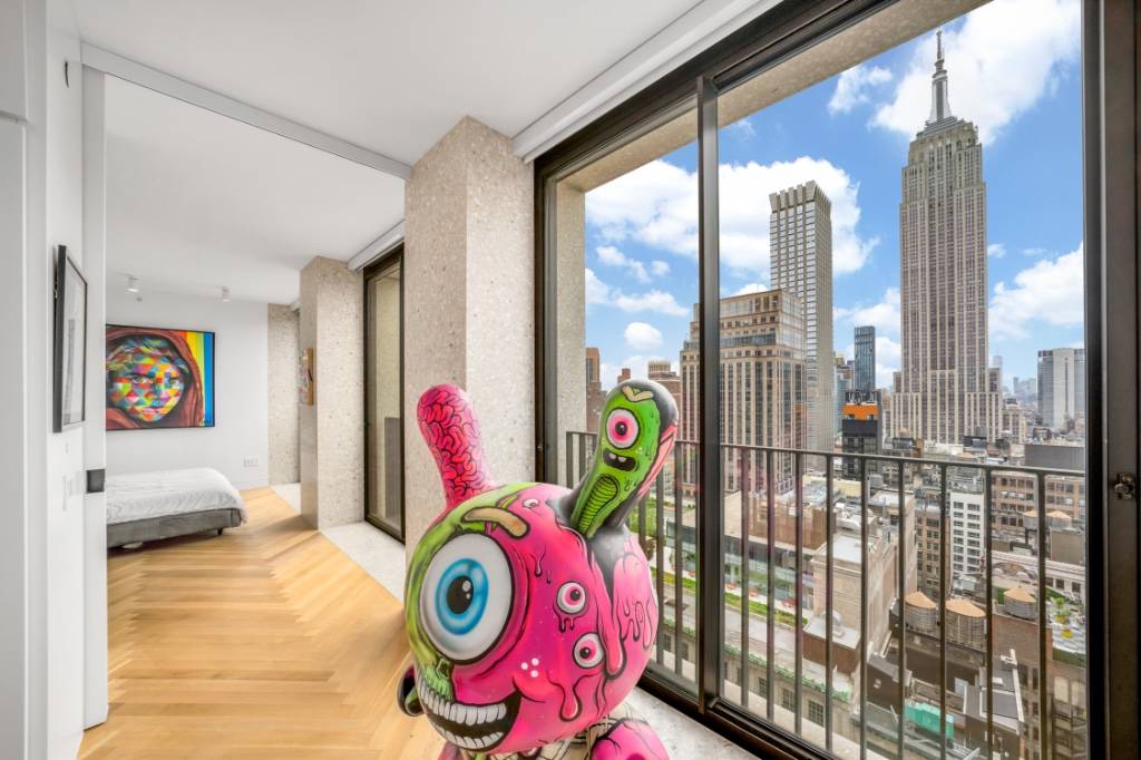 Manhattan, NY 10018,16 W 40th Street #27C