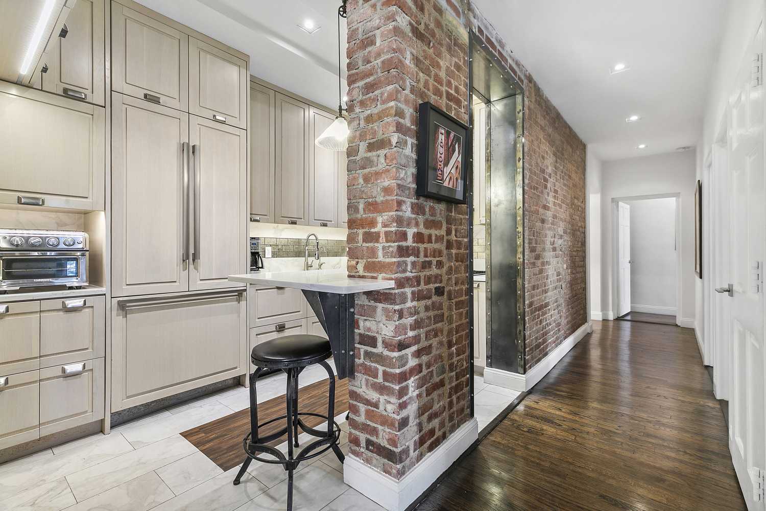 Manhattan, NY 10024,425 W END Avenue #3A