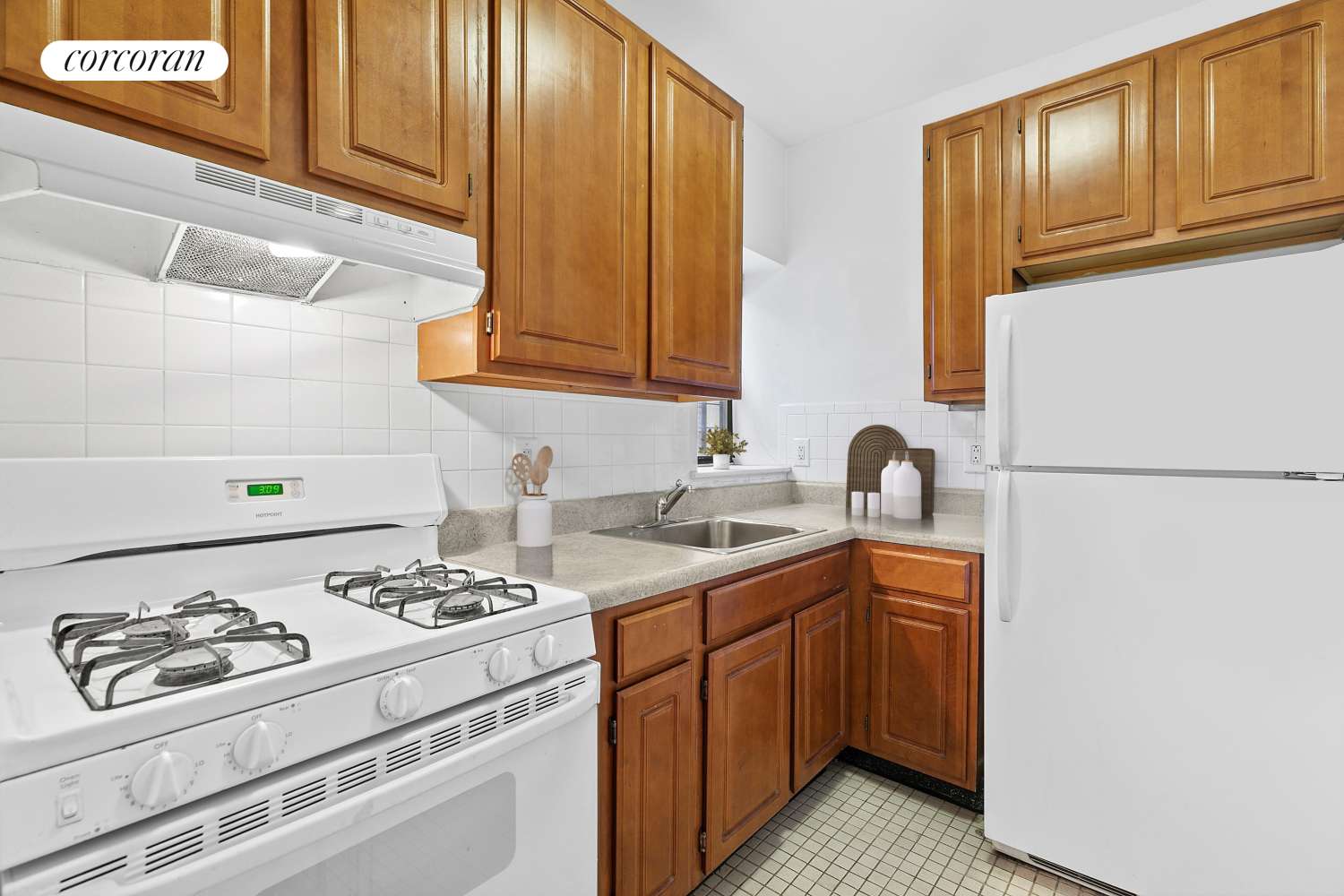Manhattan, NY 10009,248 E 3RD Street #3B