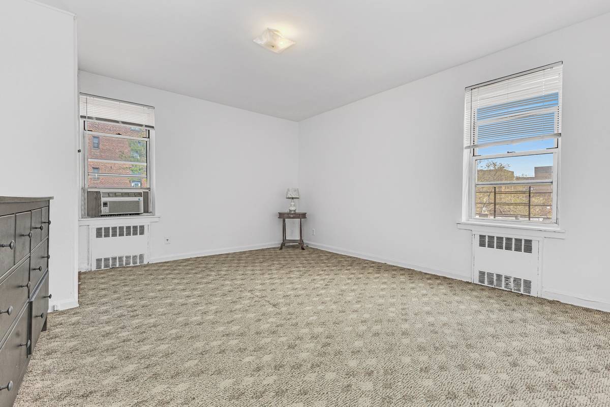 Queens, NY 11375,105-34 65TH Avenue #4G