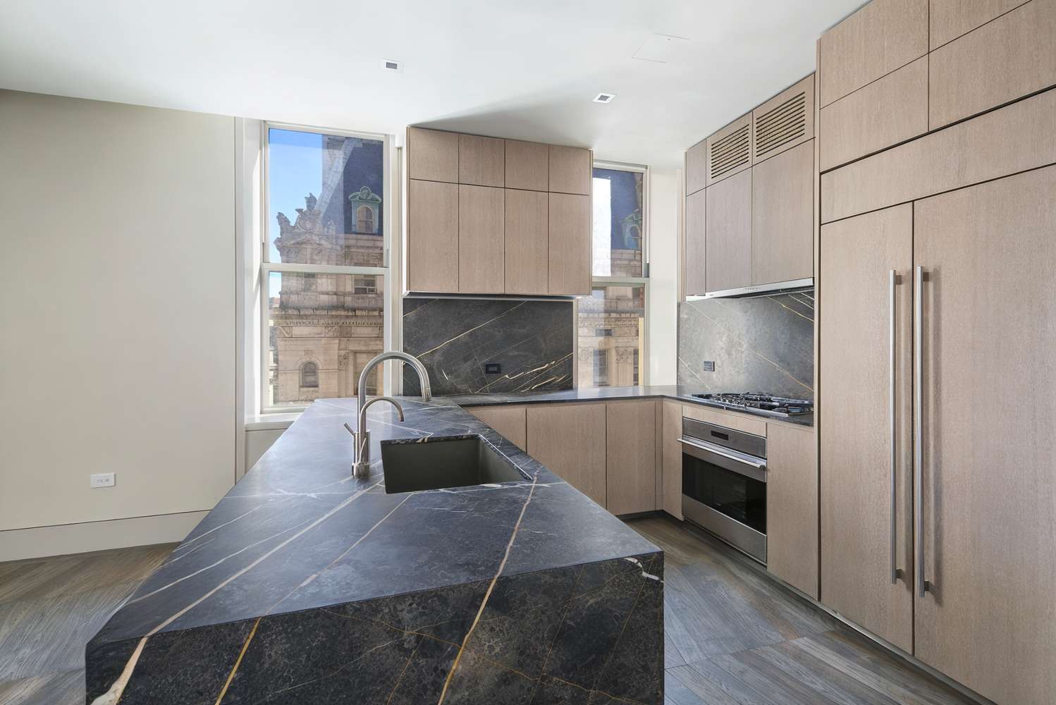 Manhattan, NY 10007,49 CHAMBERS Street #8H