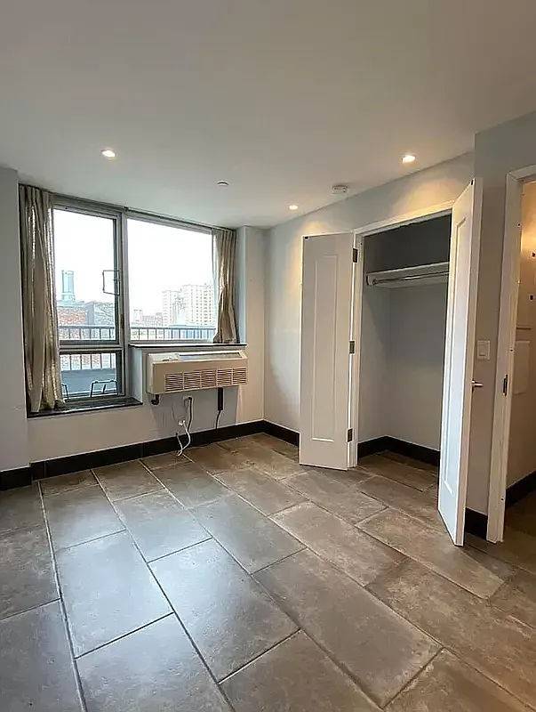 Manhattan, NY 10002,164 Attorney Street #702