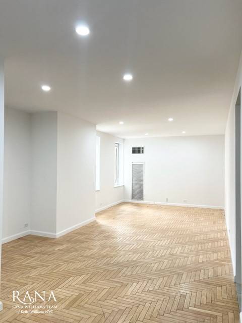 Manhattan, NY 10019,106 Central Park S #17B