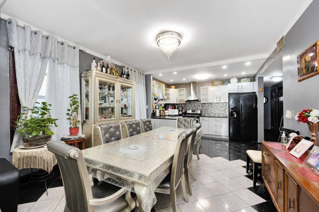 Queens, NY 11385,60-18 Bleecker Street