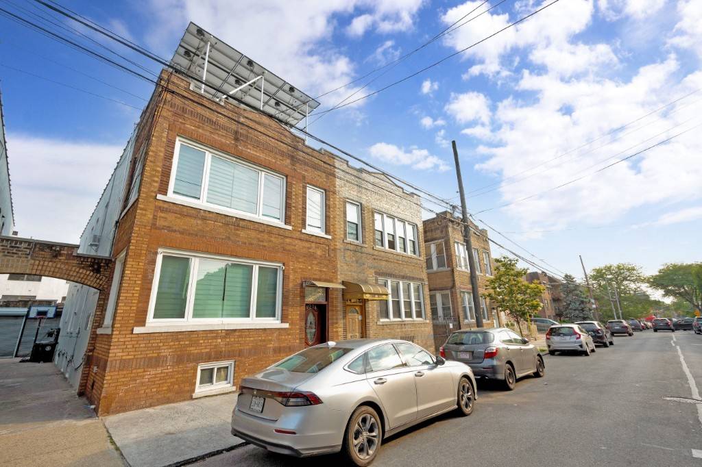 Queens, NY 11385,60-18 Bleecker Street