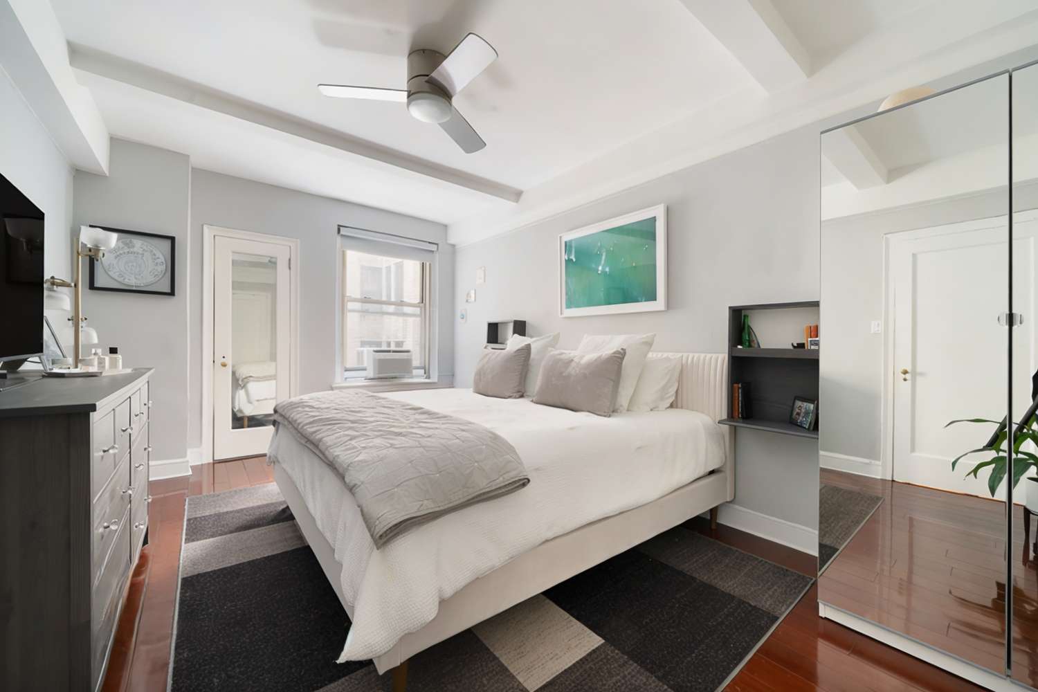 Manhattan, NY 10010,60 GRAMERCY Park N #6J
