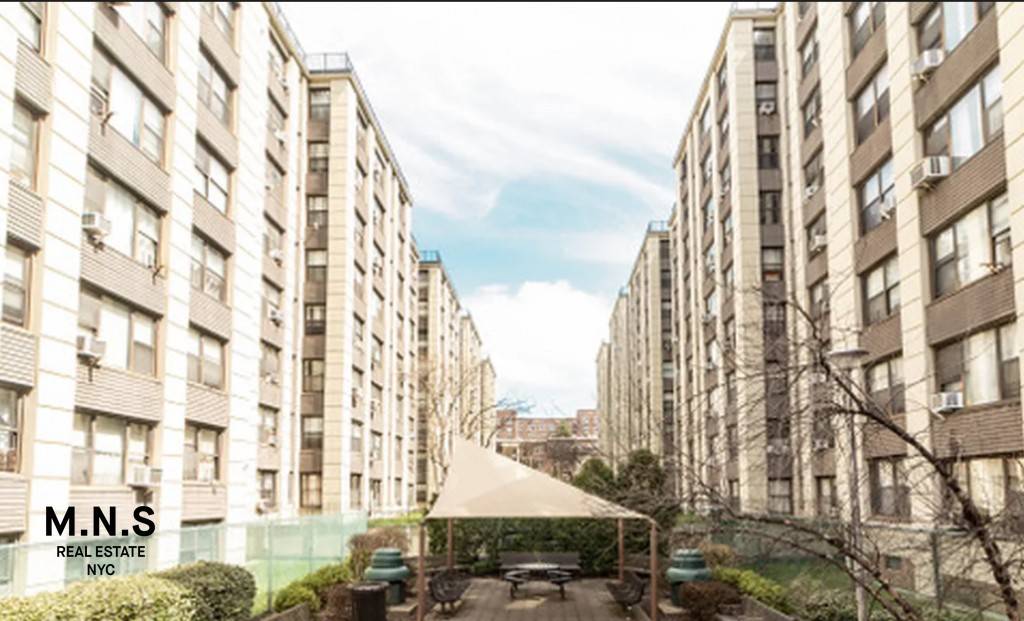 Queens, NY 11374,98-25 64th Road #3-J