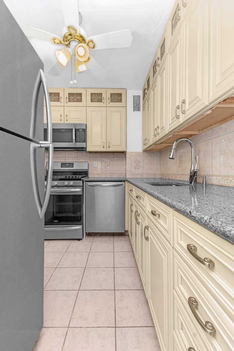 Manhattan, NY 10010,305 E 24th Street #3-X