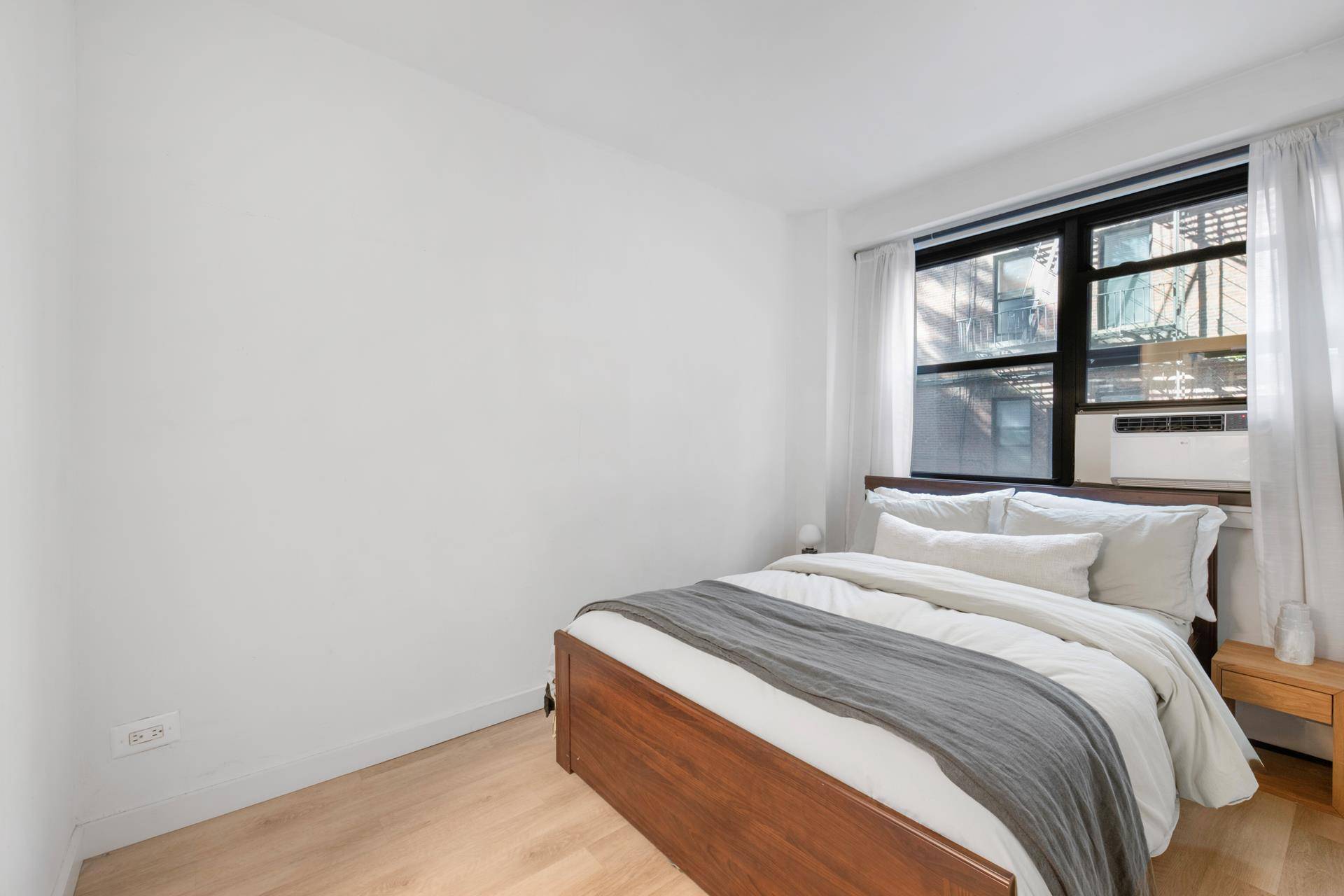 Manhattan, NY 10003,210 E 15TH Street #2H