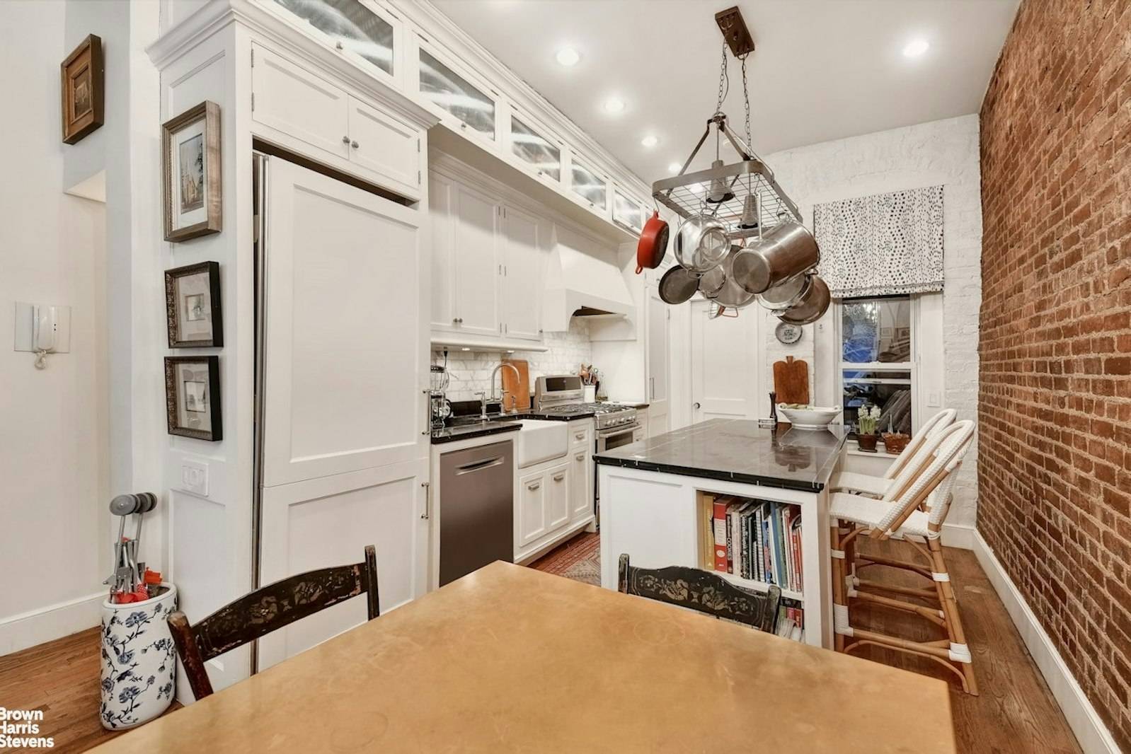 Manhattan, NY 10128,68 E 93RD Street #1F