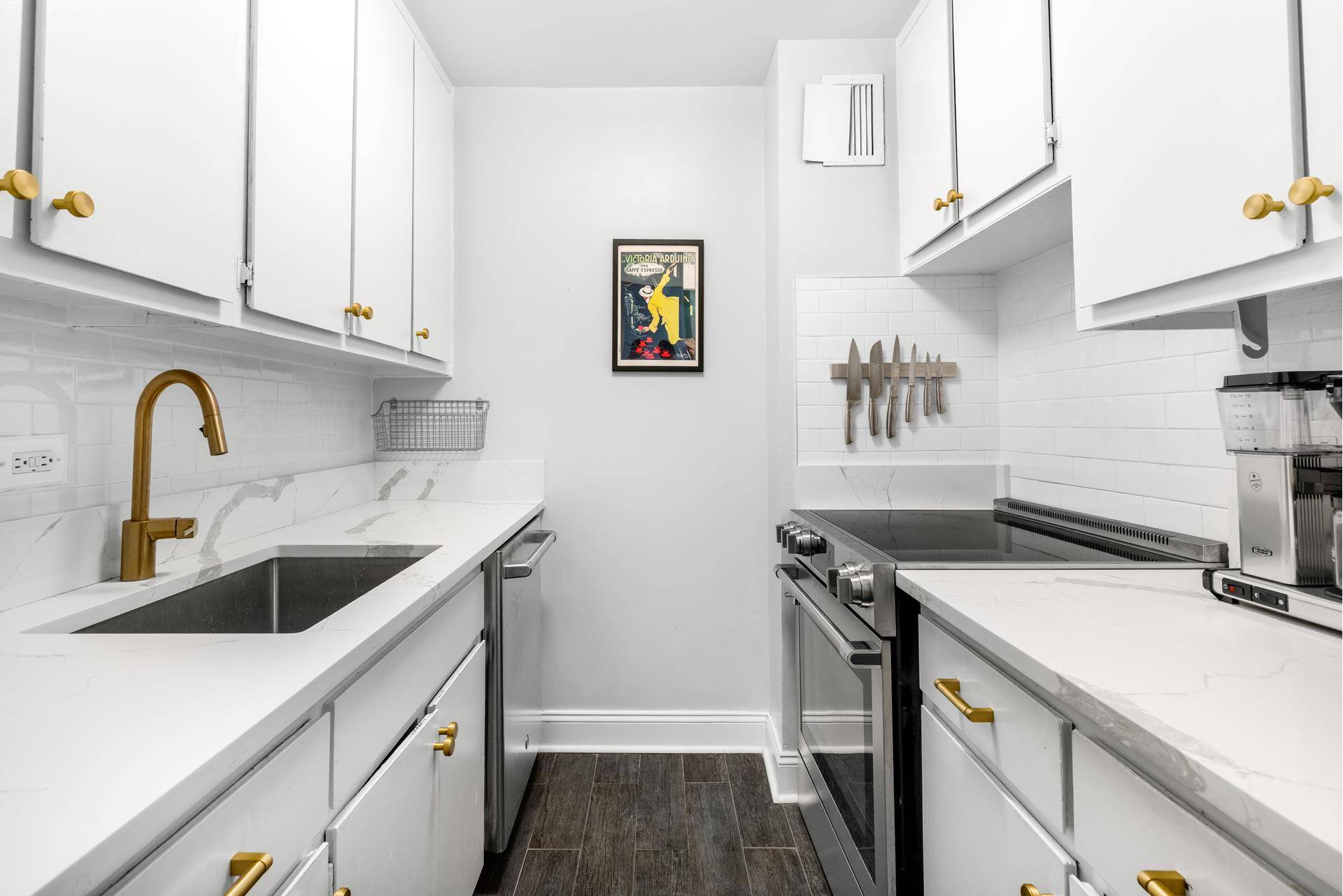 Manhattan, NY 10014,708 WASHINGTON Street #5B