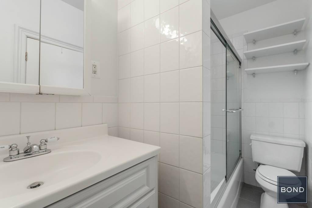 Manhattan, NY 10019,245 W 51st Street #1001