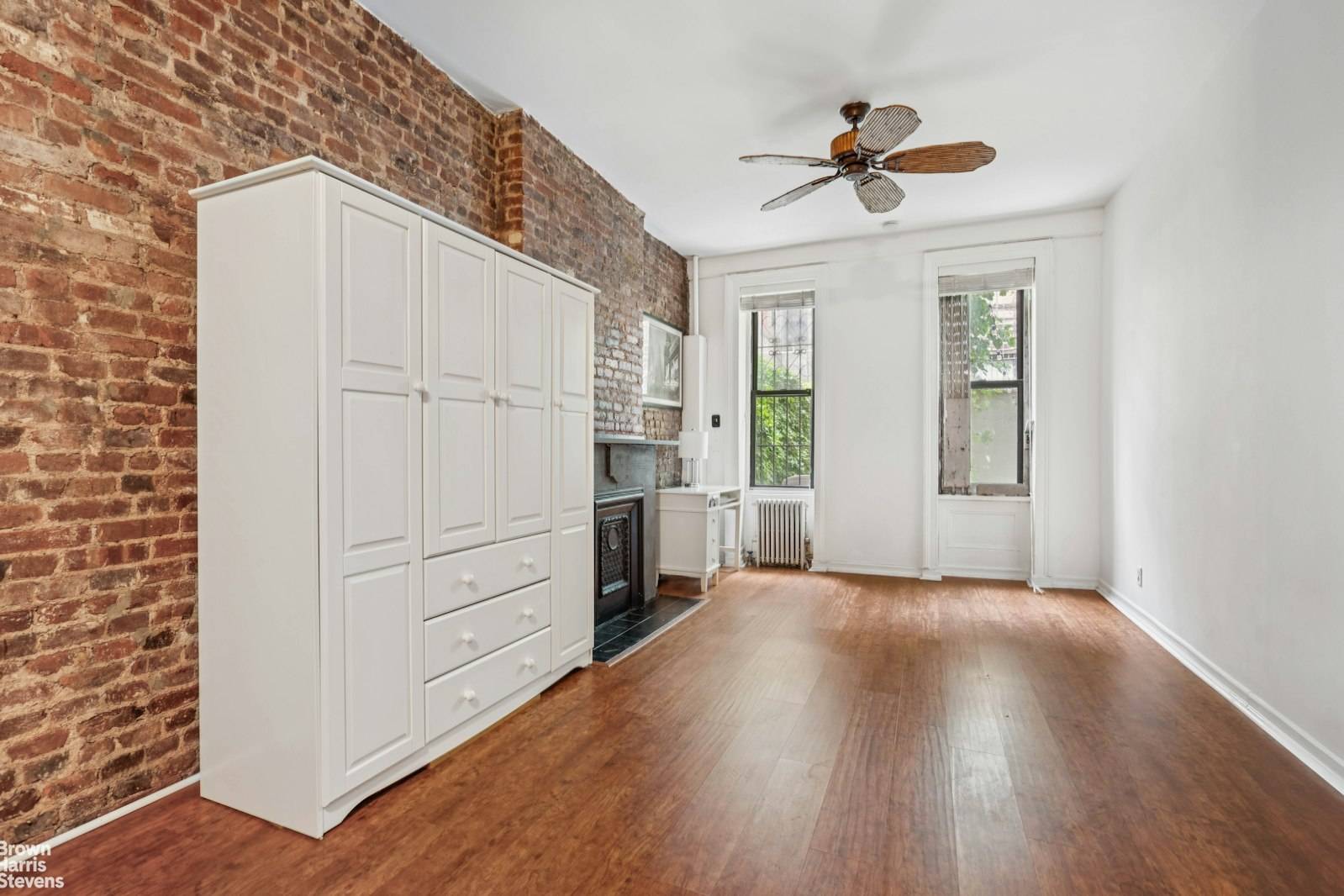 Manhattan, NY 10036,433 W 46TH Street #1RW