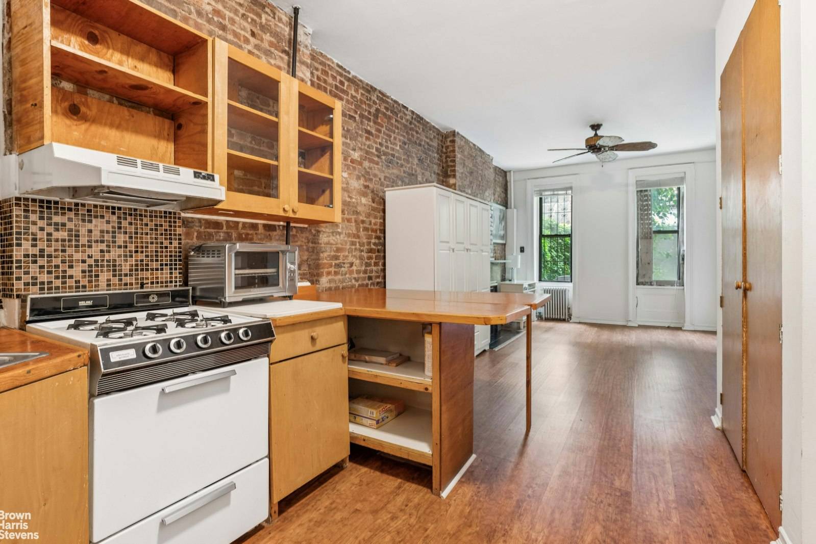 Manhattan, NY 10036,433 W 46TH Street #1RW