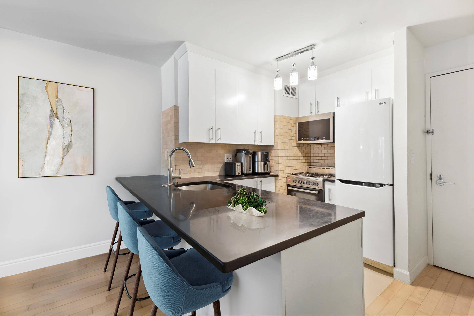 Manhattan, NY 10019,322 W 57TH Street #18J