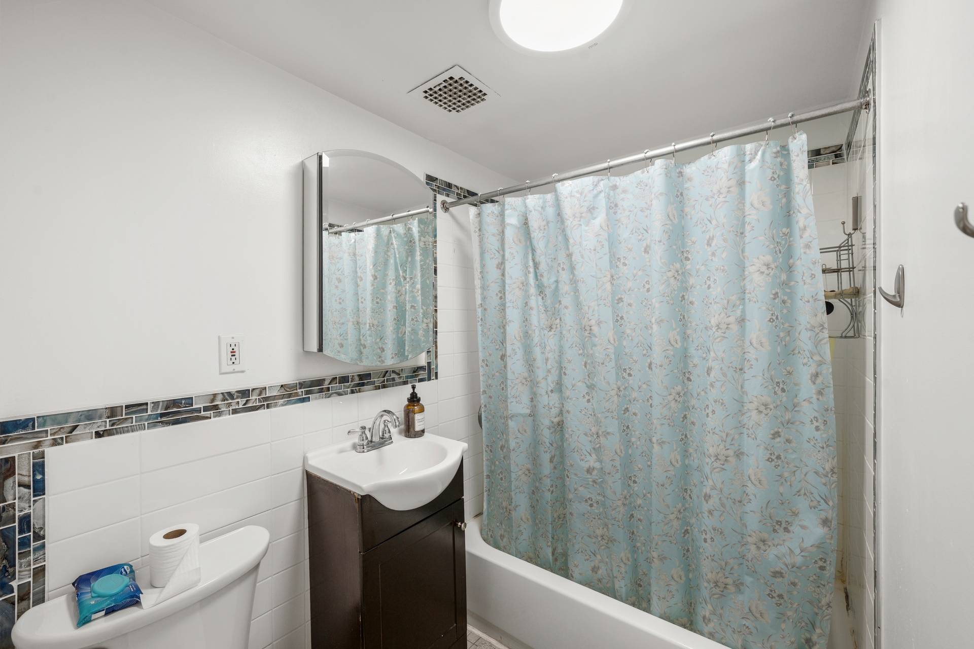 Manhattan, NY 10009,237 E 2nd Street #2-B