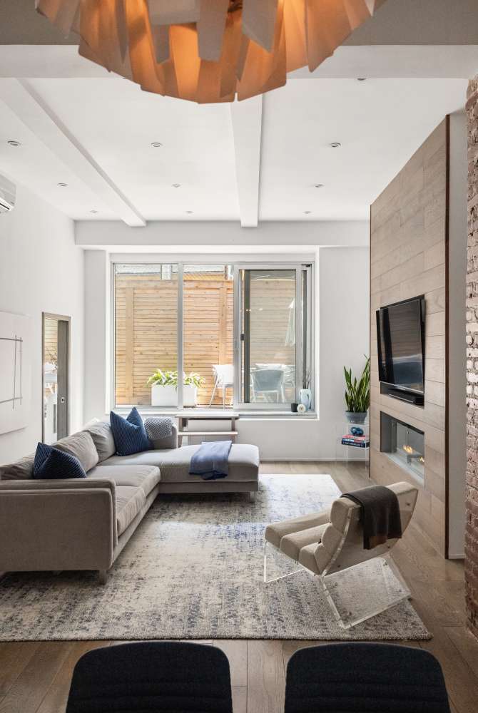Manhattan, NY 10010,21 E 22ND Street #2B