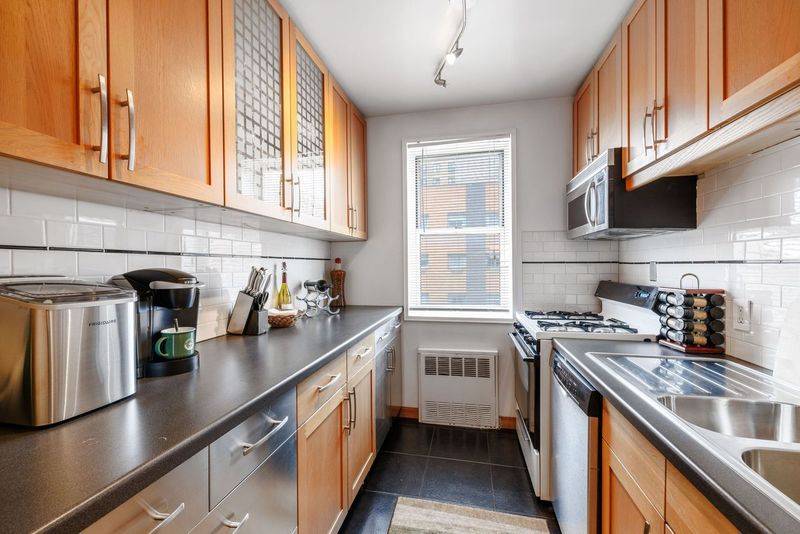 Manhattan, NY 10011,170 W 23RD Street #6N