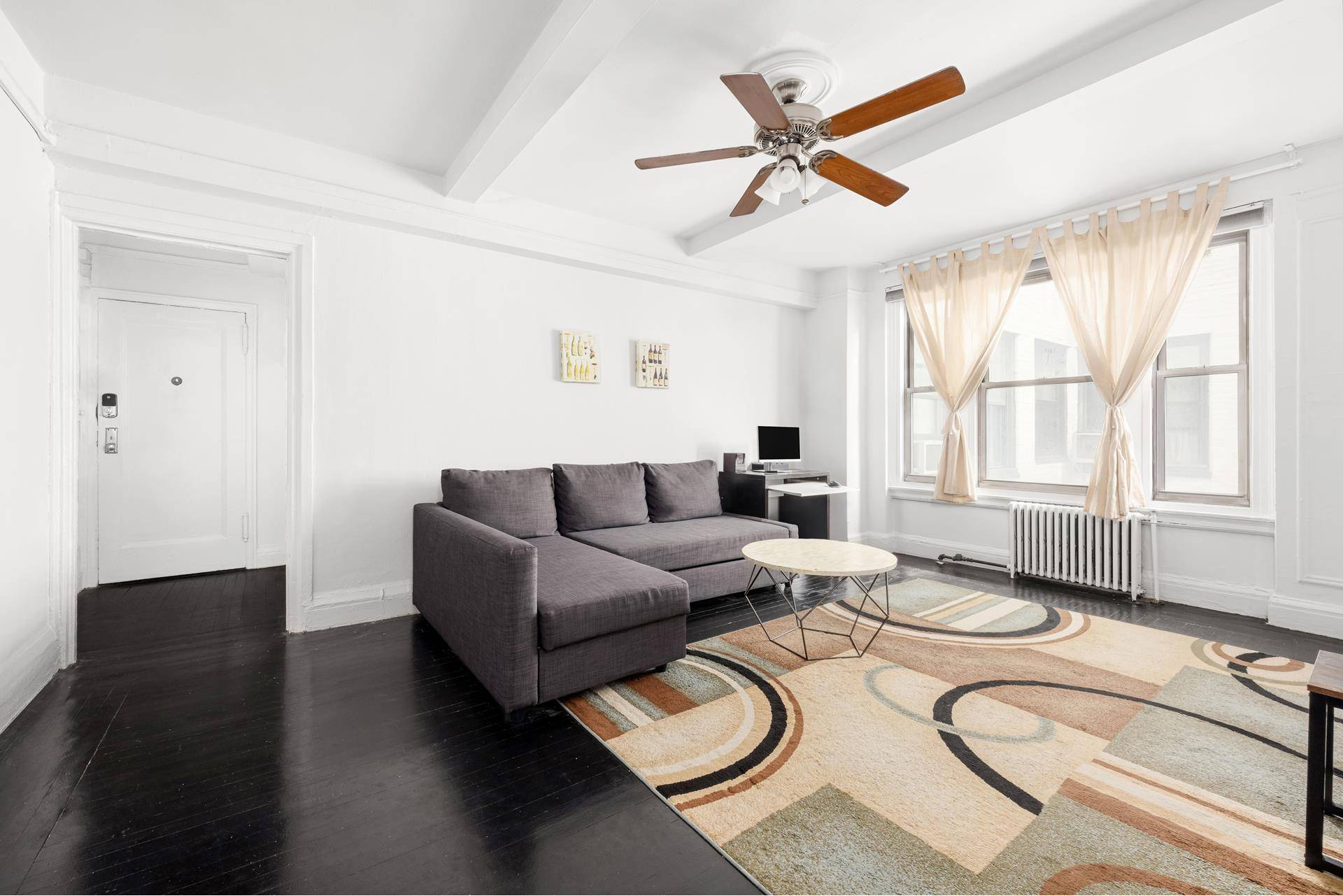 Manhattan, NY 10036,325 W 45TH Street #312