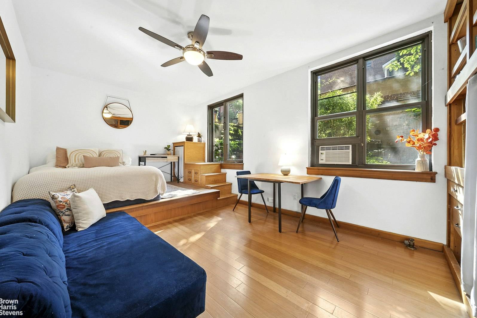 Manhattan, NY 10003,22 IRVING Place #1A