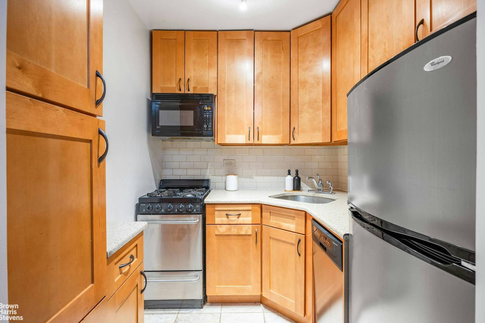Manhattan, NY 10022,220 E 60TH Street #4G